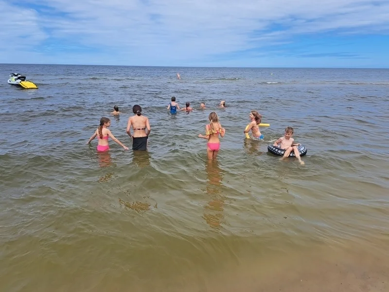 4 2zabawy na plazy i placu zabaw.